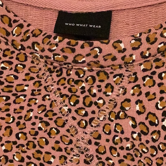 🐆Sweet pink leopard sweatshirt w puff sleeves. - Picture 4 of 4